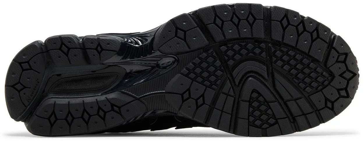 New Balance 1906U Triple Black-Sole