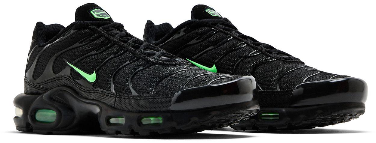 Nike Air Max Plus Black Green Strike-Pair