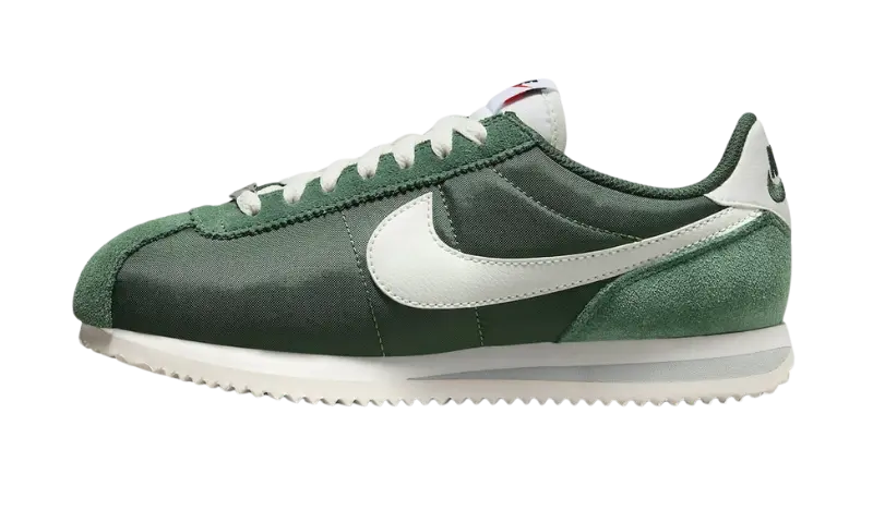 Nike cortez verte jordan best sale