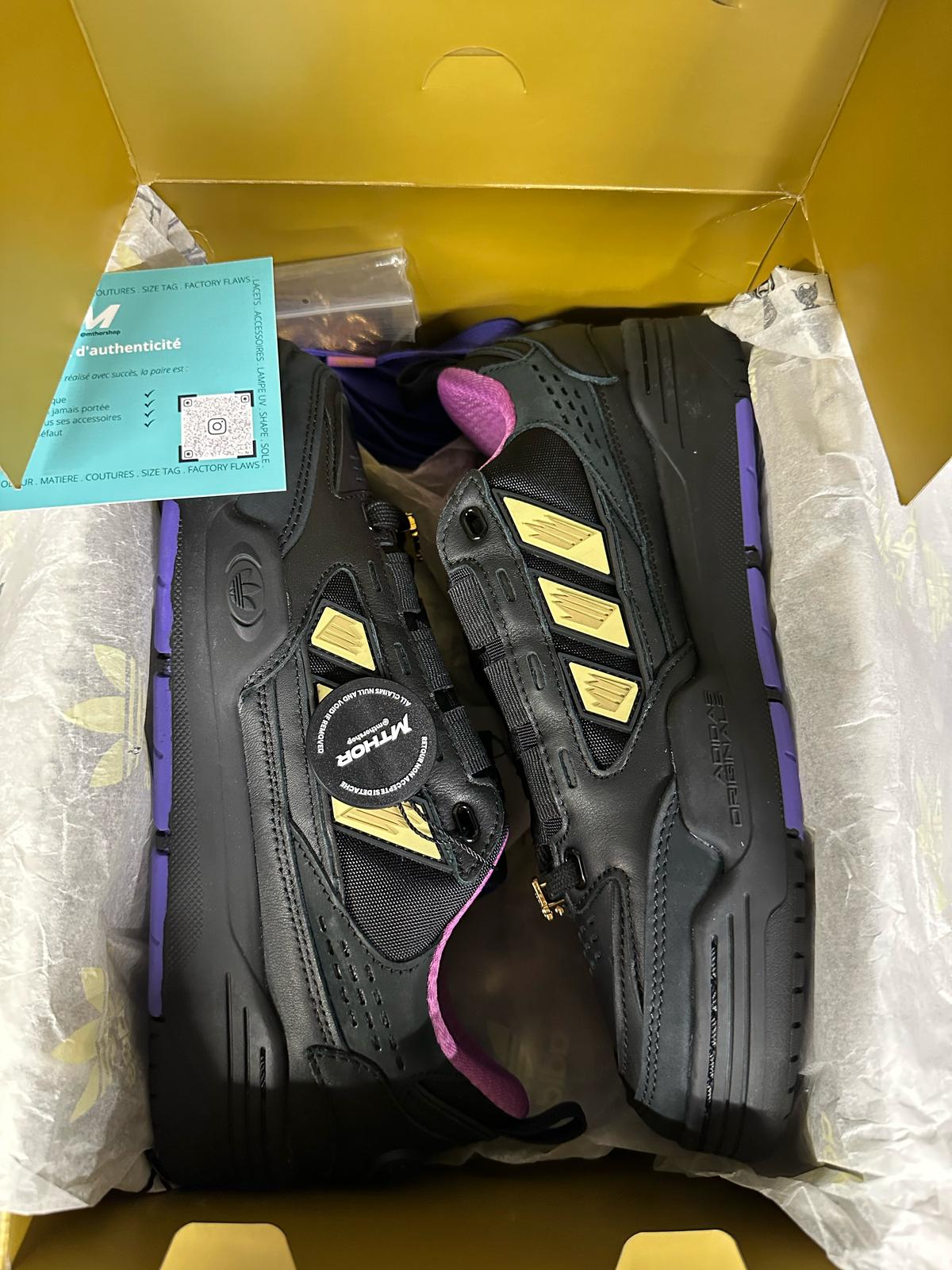 Adidas ADI2000 Yu-Gi-Oh! Yugi's World (with Sealed Dark Magician Promo Card) wave box and accessories