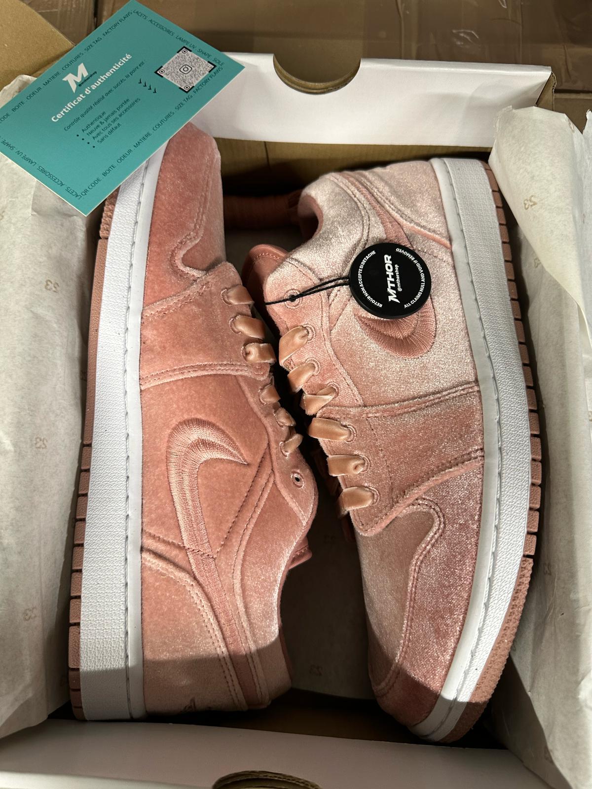Air Jordan 1 Low SE Pink Velvet (W) wave box and accessories