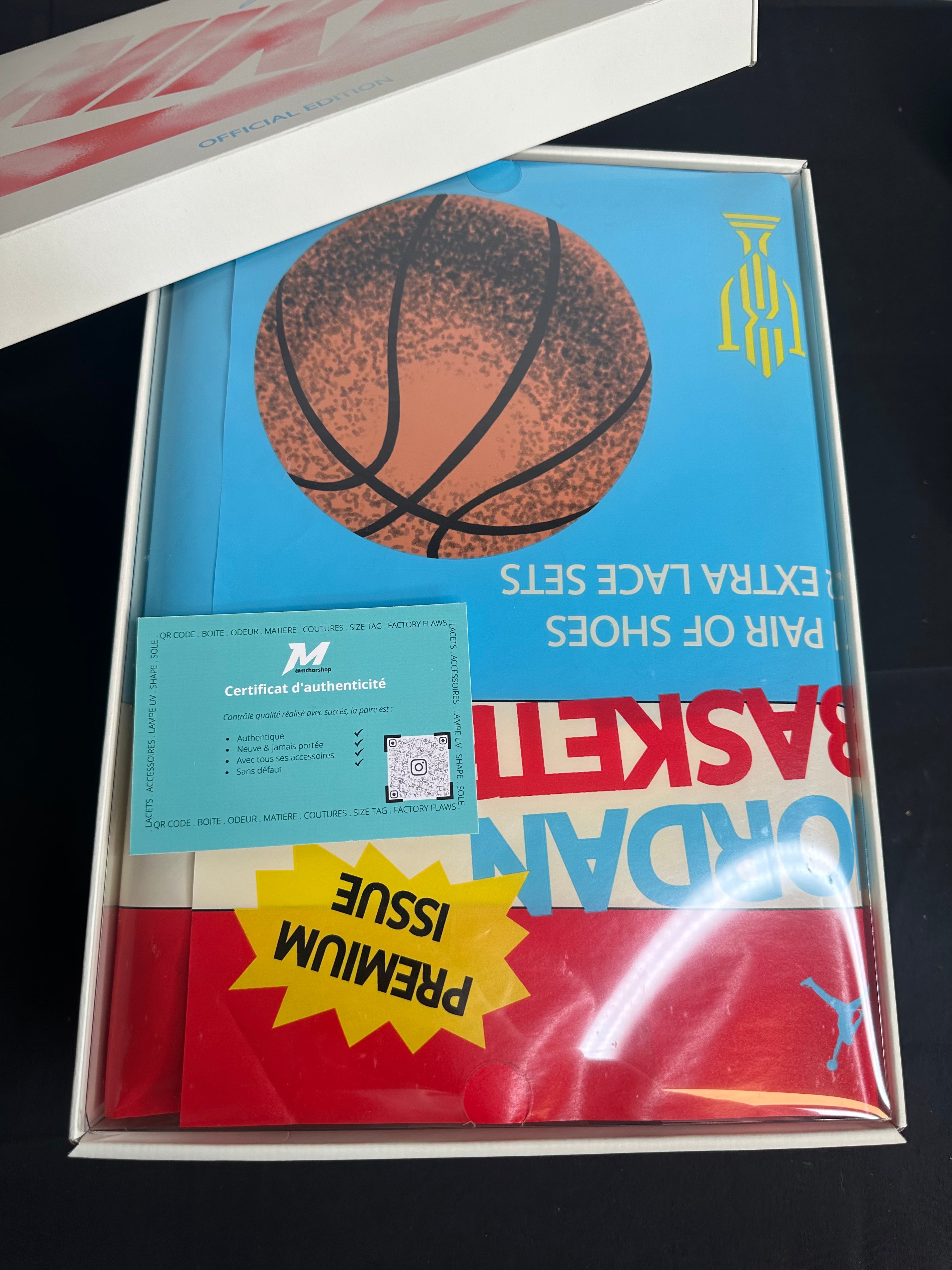 Air Jordan 1 Retro Low OG Trophy Room box Look