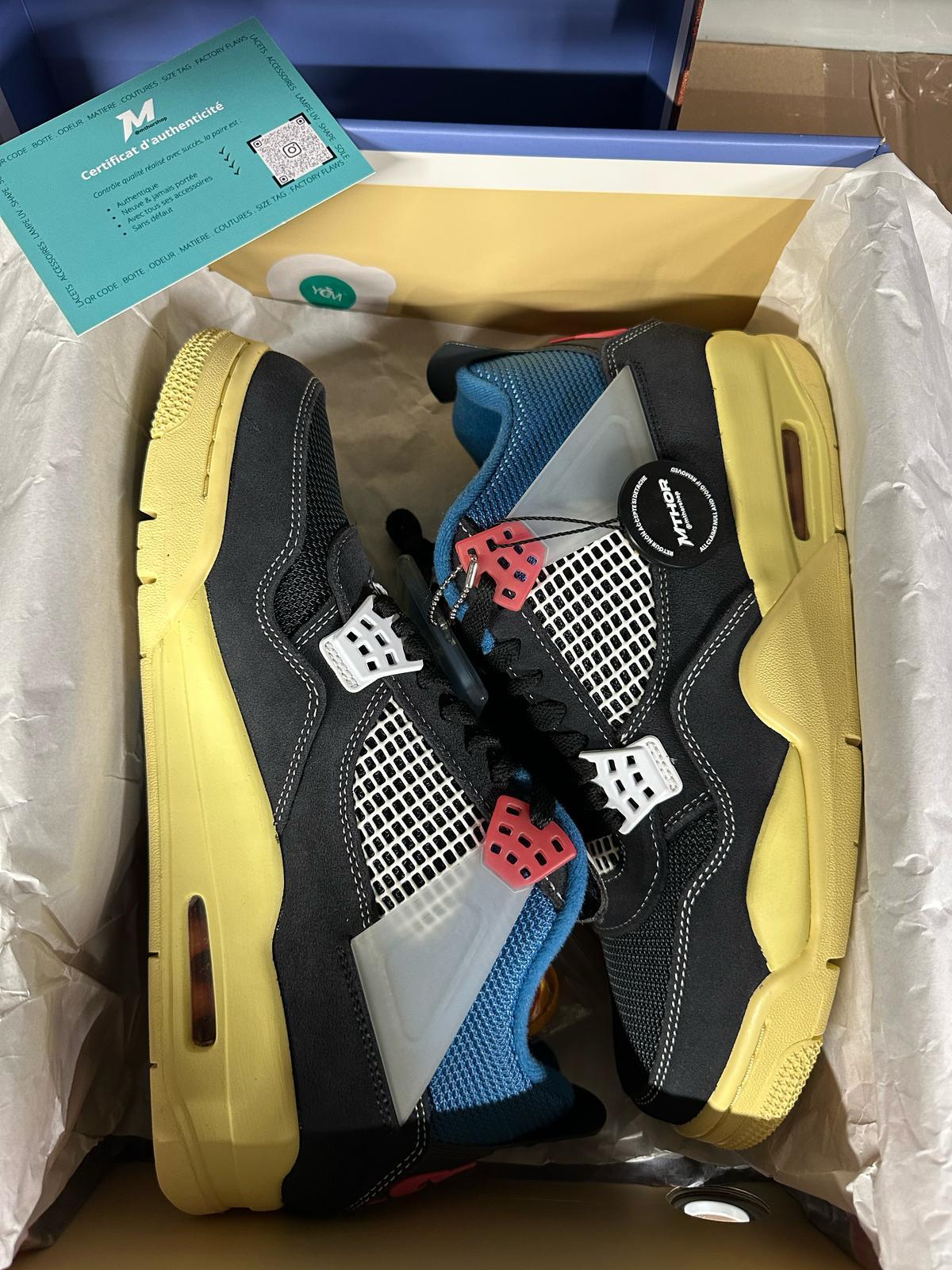 Air Jordan 4 Retro Union Off Noir wave box and accessories