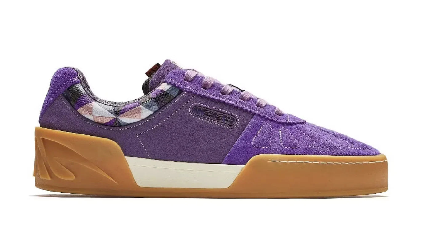 Anta Kai Hélà Artist on the Court