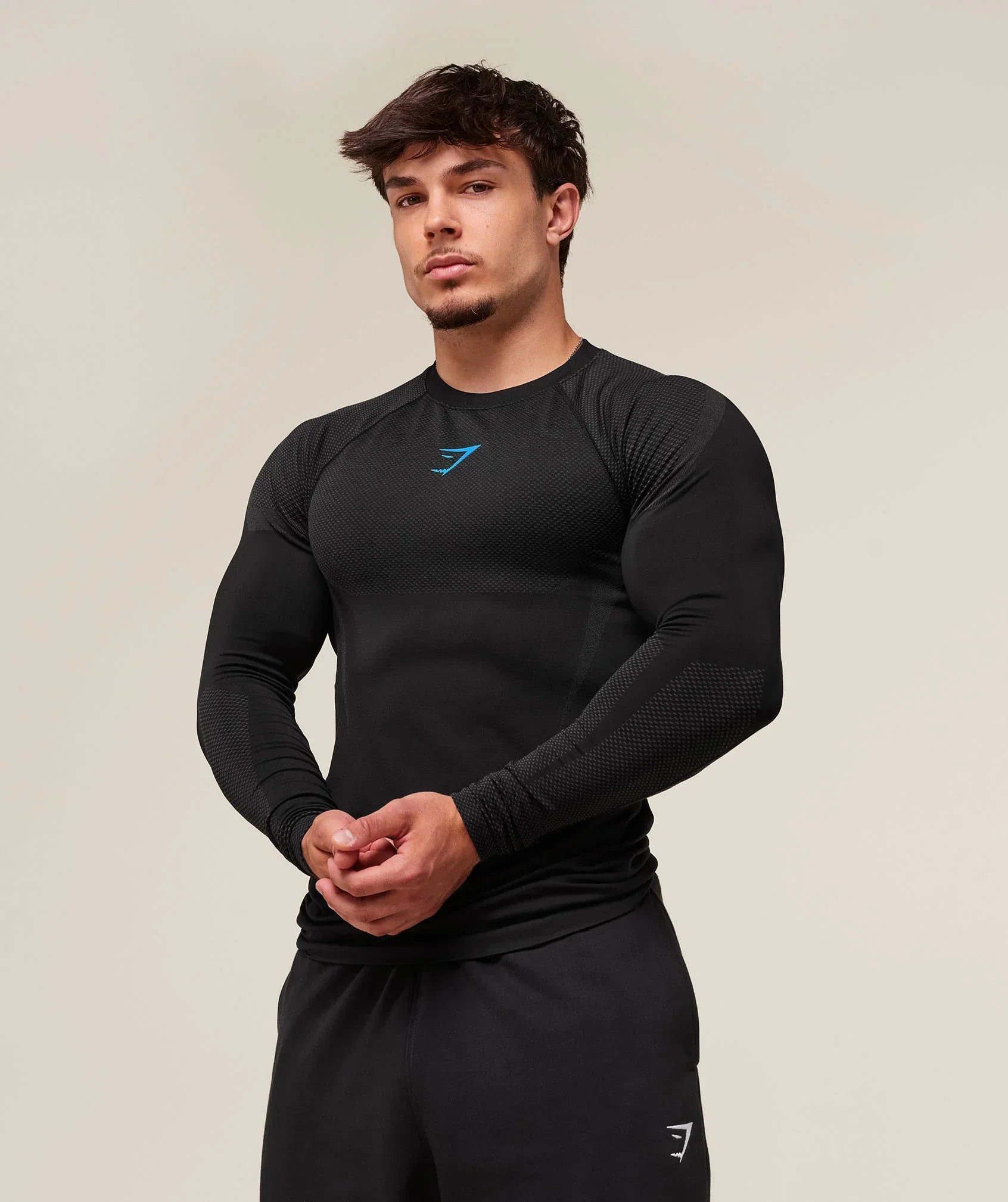 Gymshark Onyx 5.0 Seamless Long Sleeve T-shirt Black/Onyx Grey Back posing