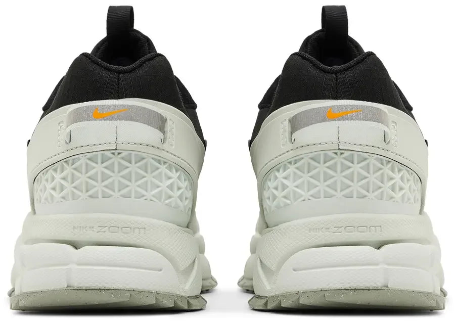 Hell counter Nike Zoom Vomero 5 Roam Black Light Silver