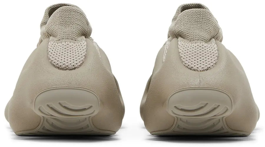 Hell counter adidas Yeezy 450 Stone Flax