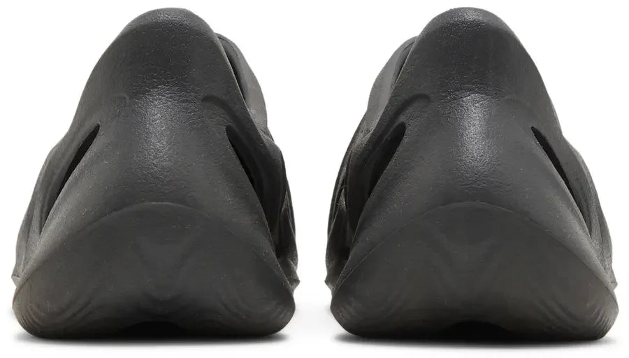 Hell counter adidas Yeezy Foam RNR
Onyx (Kids)