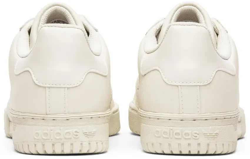 Hell counter adidas Yeezy Powerphase
Calabasas Core White