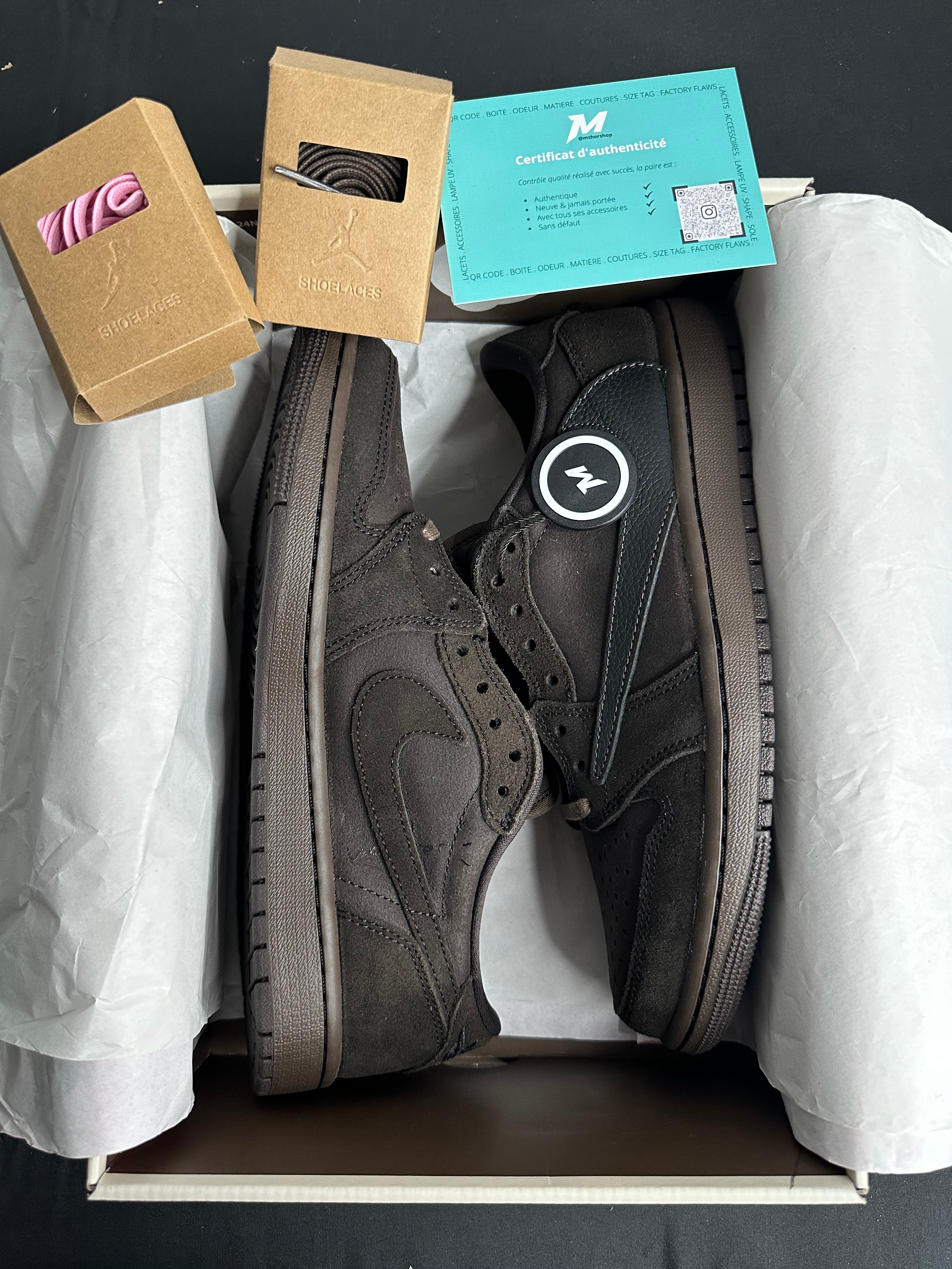 Jordan 1 Retro Low OG SP Travis Scott Velvet Brown Look