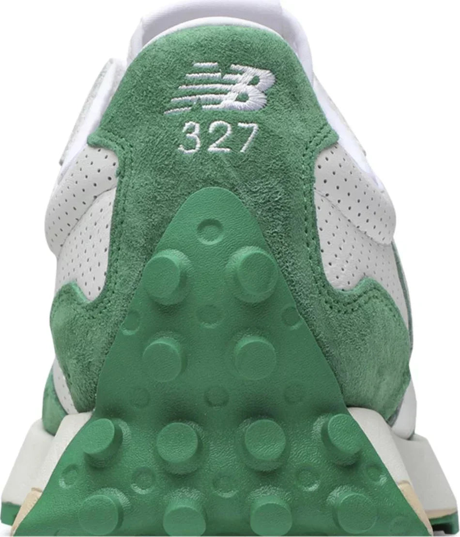 Close-up heel counter New Balance 327 Casablanca Green