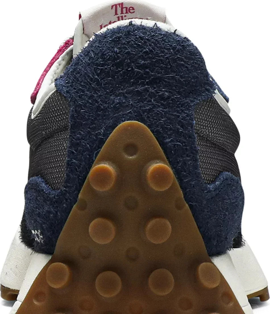 New Balance 327 Grey Navy Black close-up heel counter