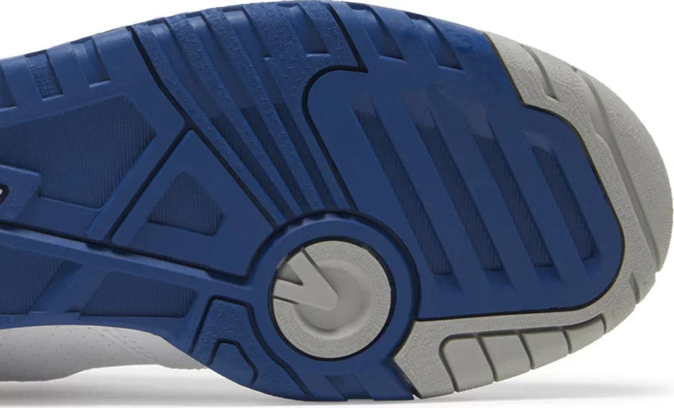 Close-up sole New Balance 550 White Blue Groove