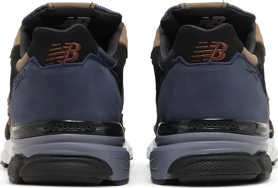 New Balance 920 MiUK Navy Beige Black heel counter