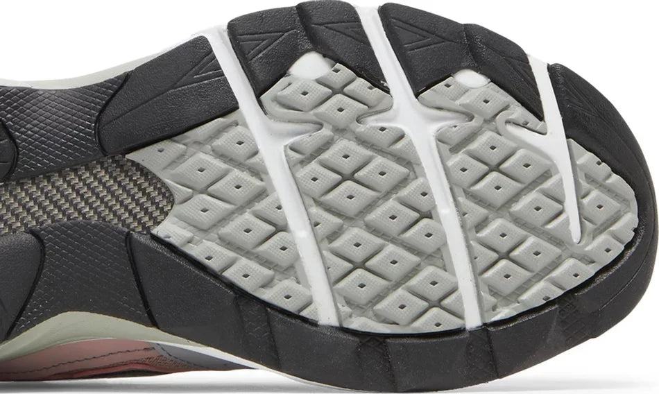 New Balance 920 MiUK Pink Grey