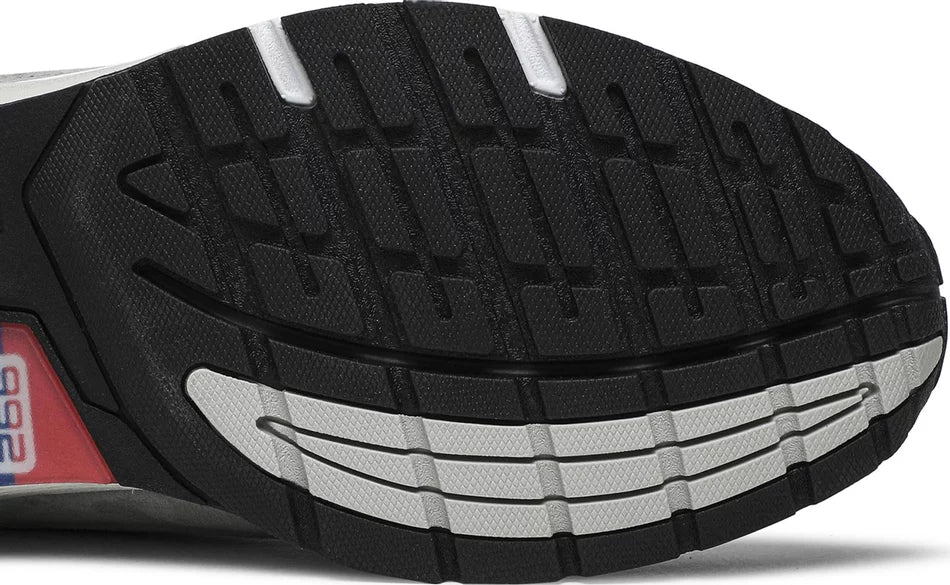 New Balance 992 MiUSA Grey close-up sole