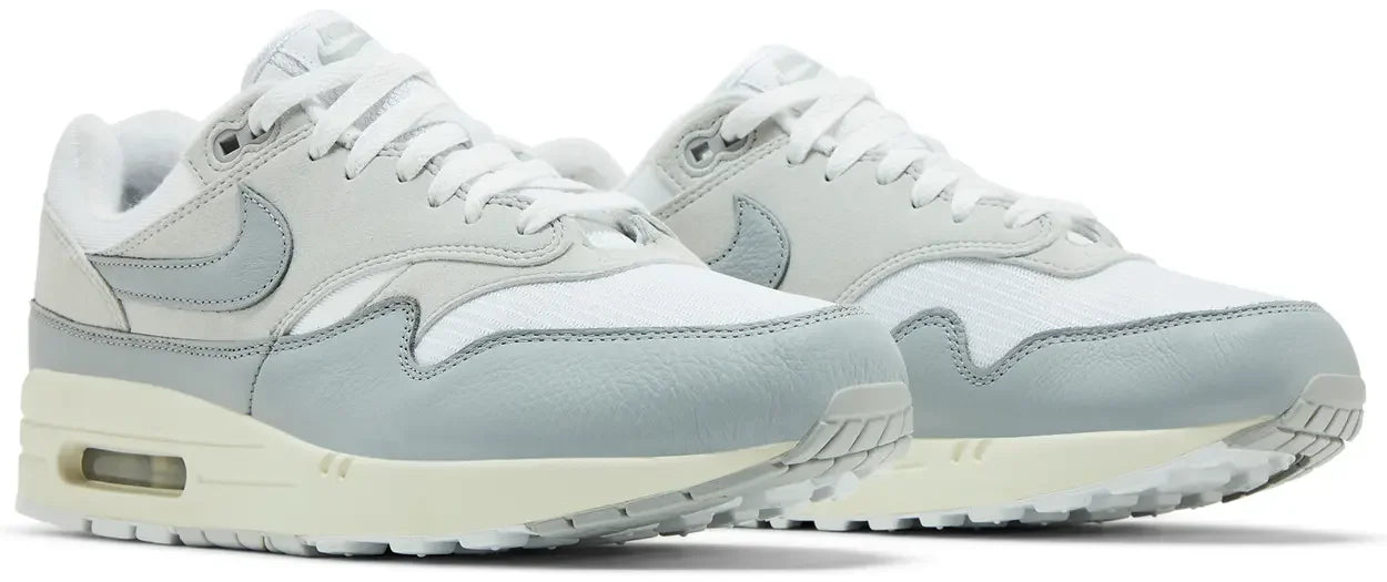 Nike Air Max 1 '87 Pure Platinum (W) Pair