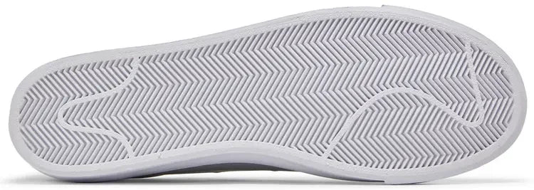 Nike_Blazer_Low_Print_Wolf_Grey_Sail_Bright_Crimson-sole