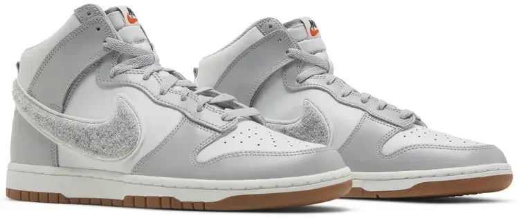 Nike Dunk High University Chenille Swoosh Light Smoke Grey-pair
