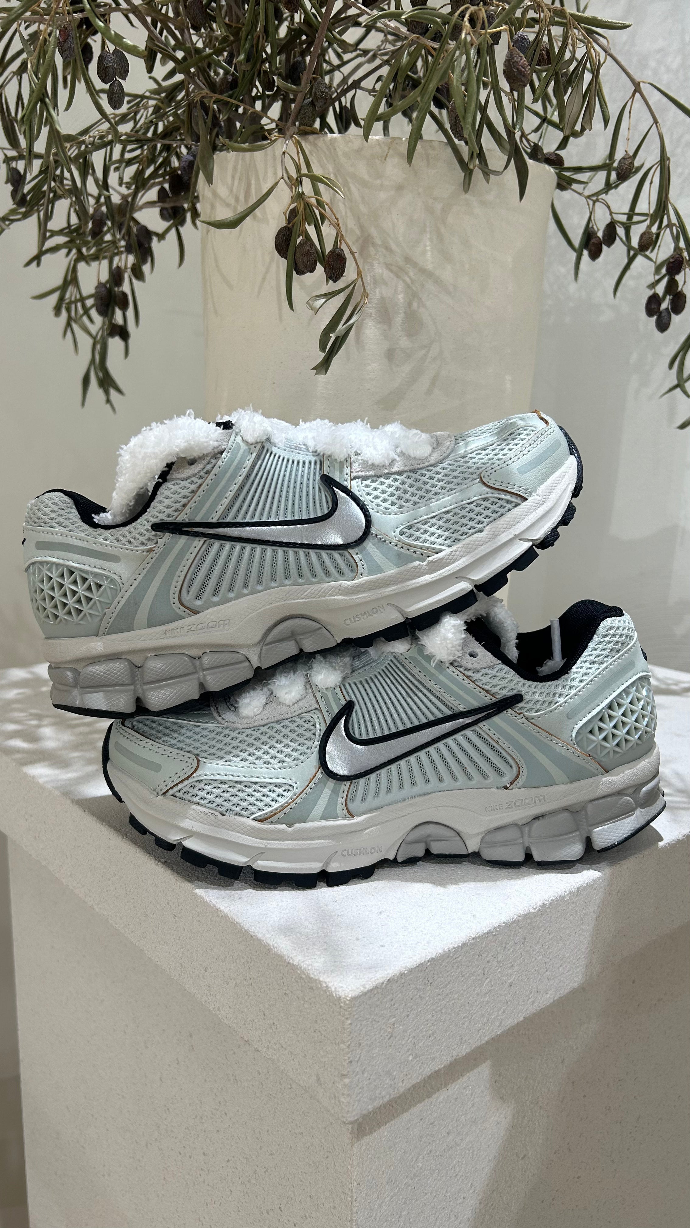 Nike Zoom Vomero 5 Light Silver Chrome x Fluff Laces Pair