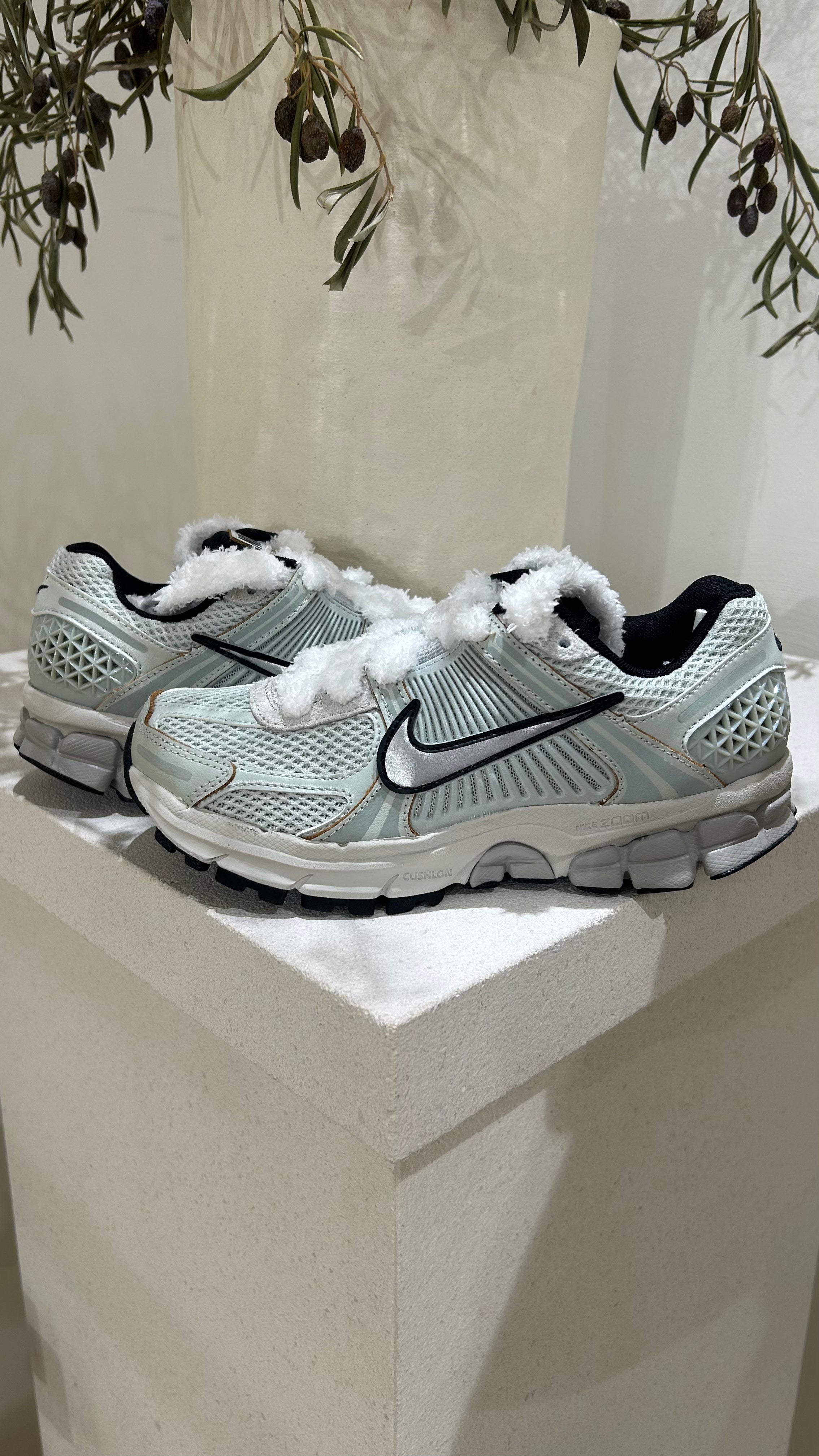 Nike Zoom Vomero 5 Light Silver Chrome x Fluff Laces Pair