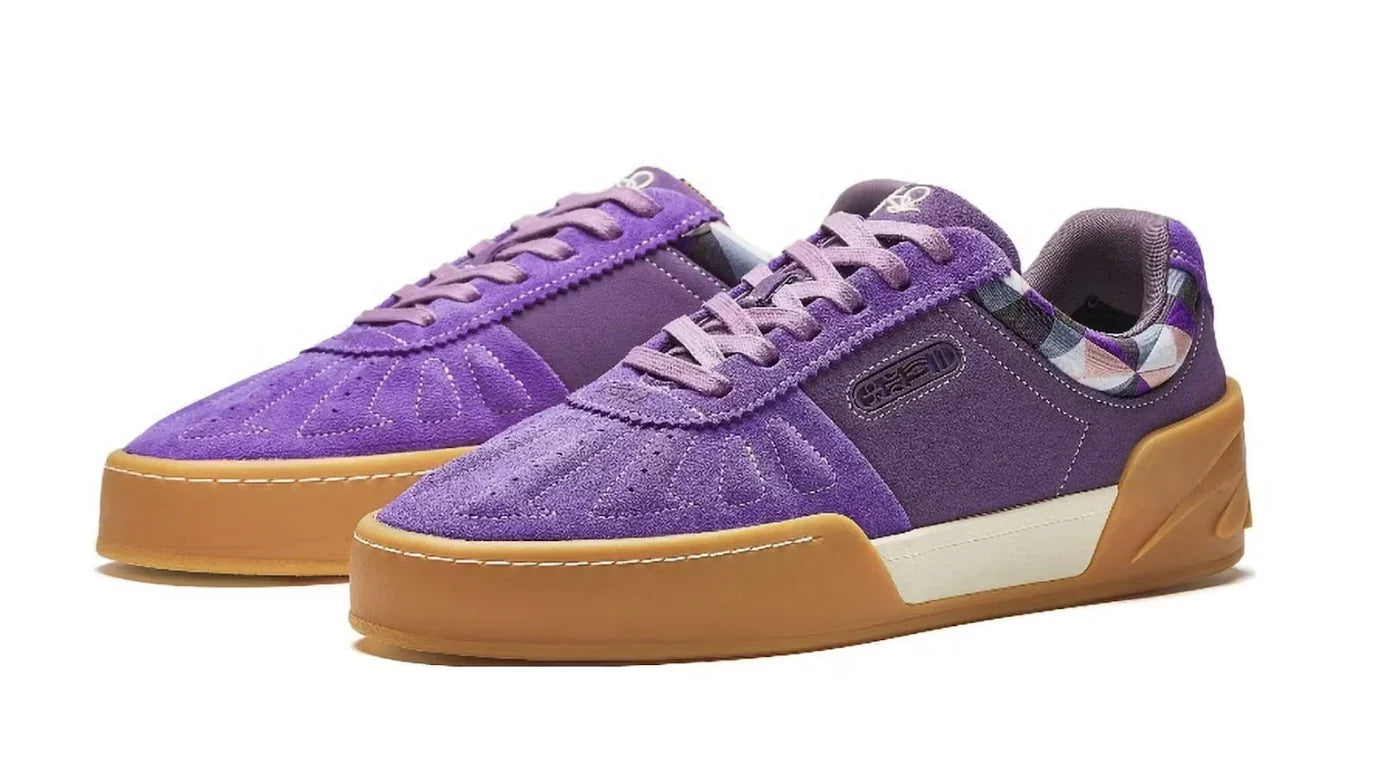 Pair Anta Kai Hélà Artist on the Court