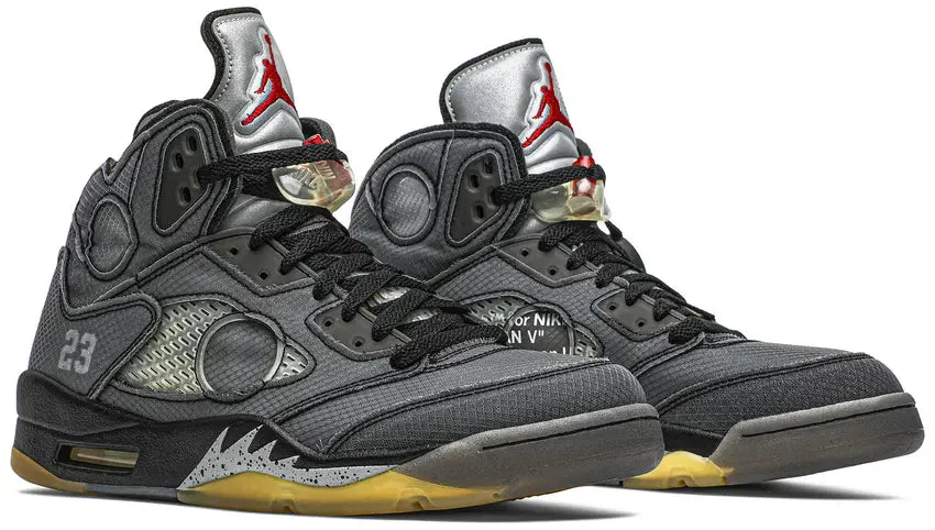 Pair Jordan 5 Retro
Off-White Muslin
