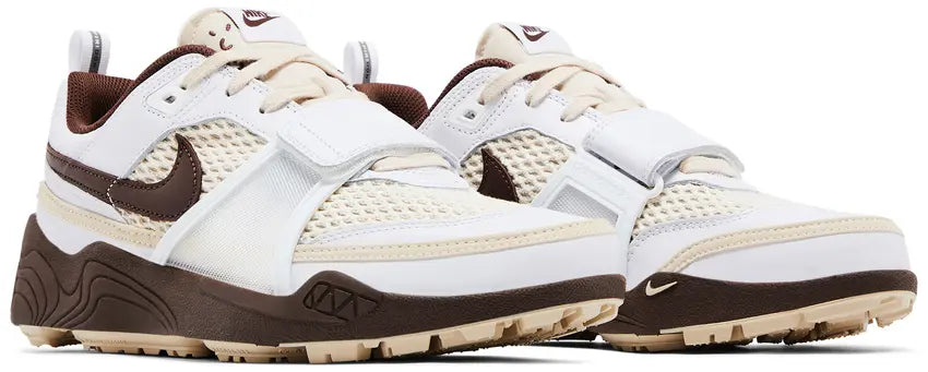 Pair Nike Zoom Field Jaxx
Travis Scott Light Chocolate