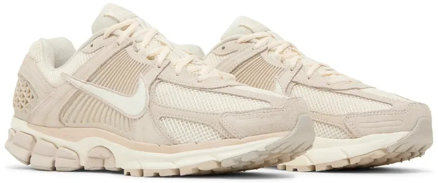 Pair Nike Zoom Vomero 5 Light Orewood Brown
