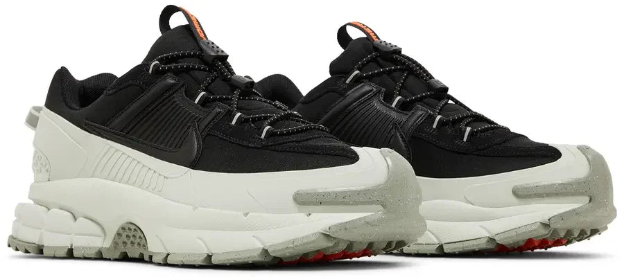 Pair Nike Zoom Vomero 5 Roam Black Light Silver