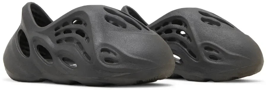 Pair adidas Yeezy Foam RNR
Onyx (Kids)