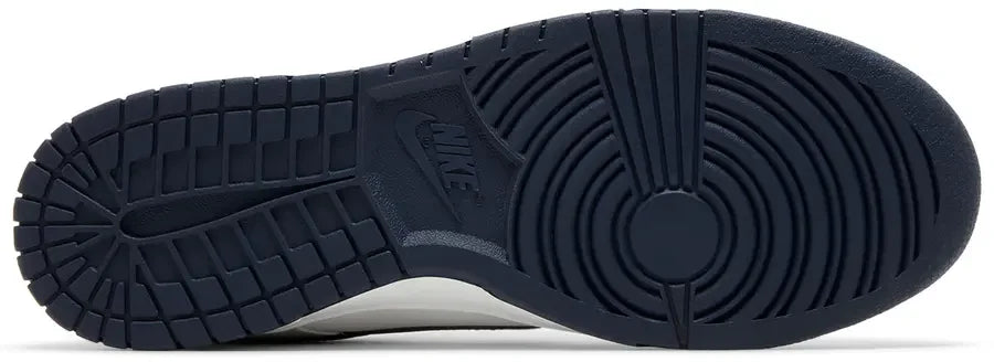 Sole Nike Dunk Low Retro White Midnight Navy