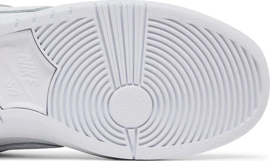 Sole close Nike SB Dunk Low Pro Triple White