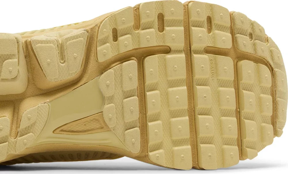 Sole close Nike Zoom Vomero 5 Saturn Gold (W)