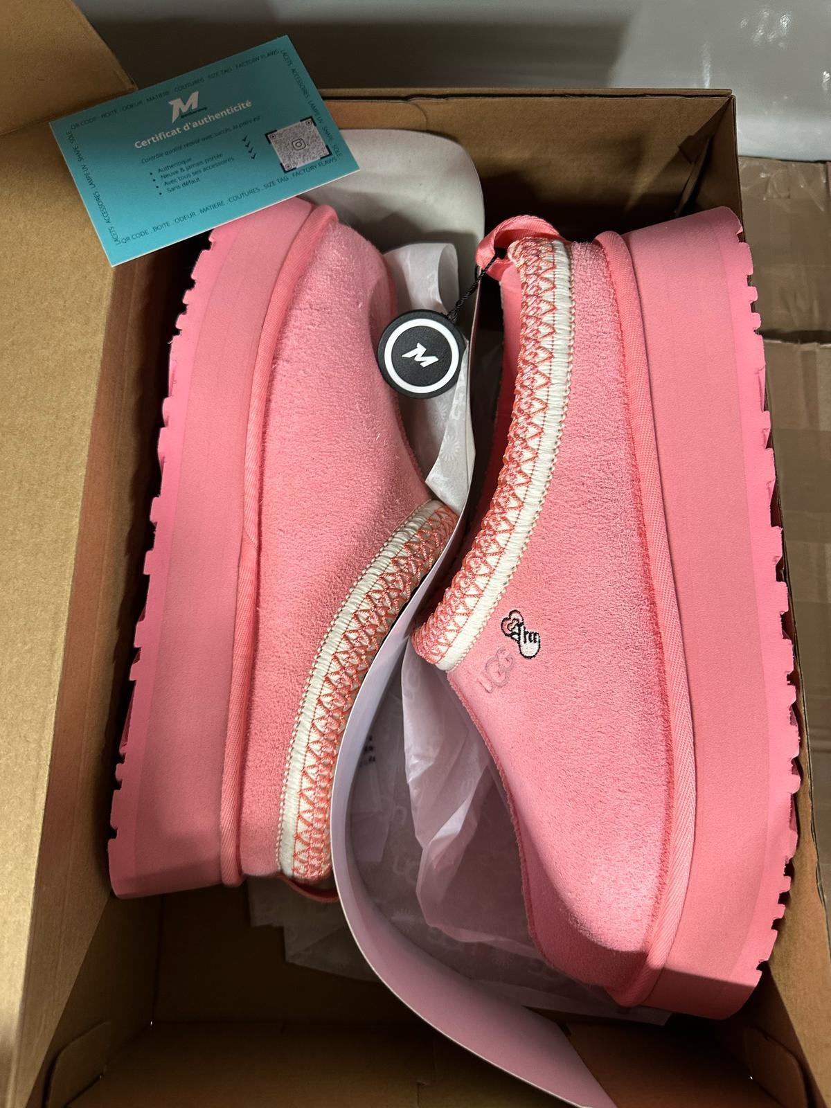 UGG Tazz Love 25 Slipper Tropical Pink W wave box and accessories