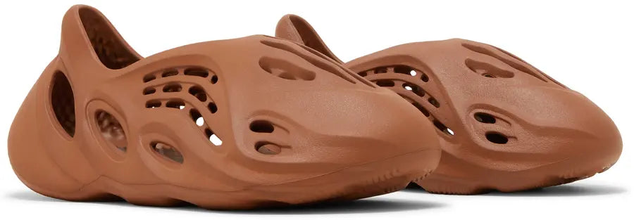 adidas Yeezy Foam RNR Clay Red
