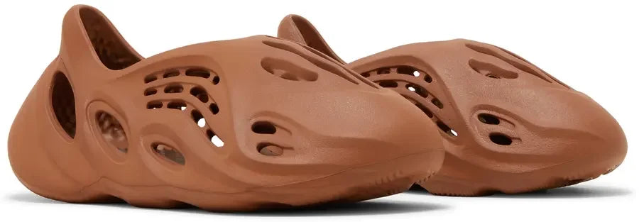 adidas Yeezy Foam RNR Clay Red