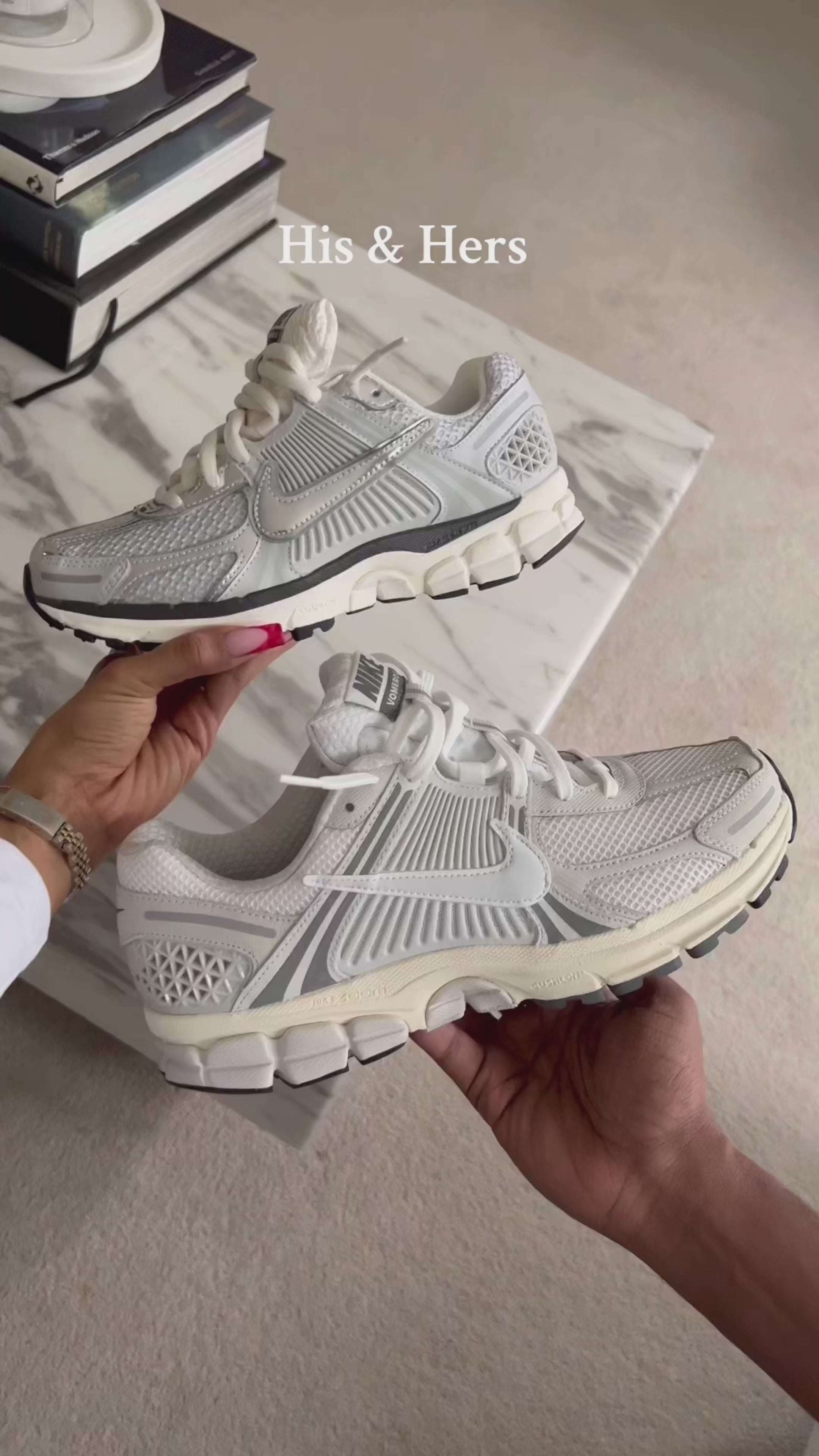 Vidéo couple Nike Zoom Vomero 5 Photon Dust Metallic Silver
