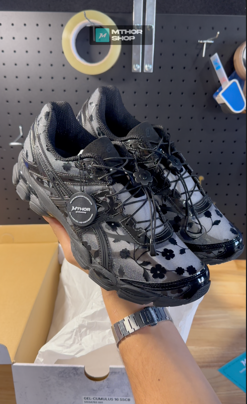 Video unboxing ASICS Gel-Cumulus 16 Cecilie Bahnsen Floral Pack Black