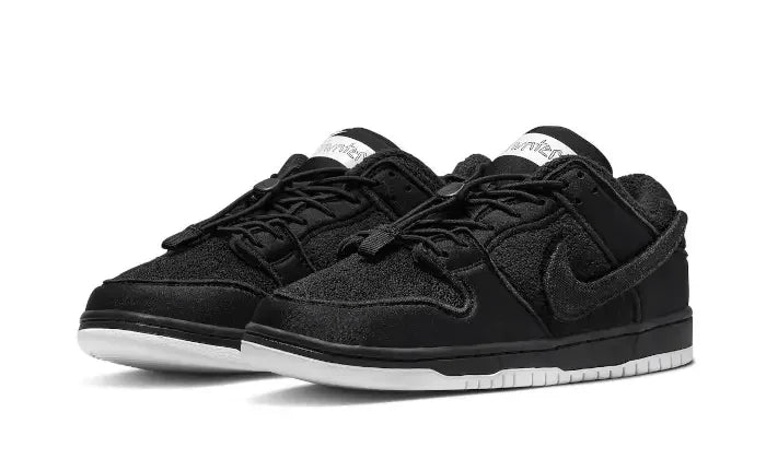 SB Dunk Low Gnarhunters