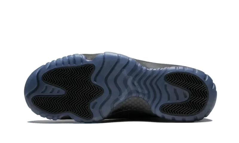 Air Jordan 11 Retro Cap and Gown