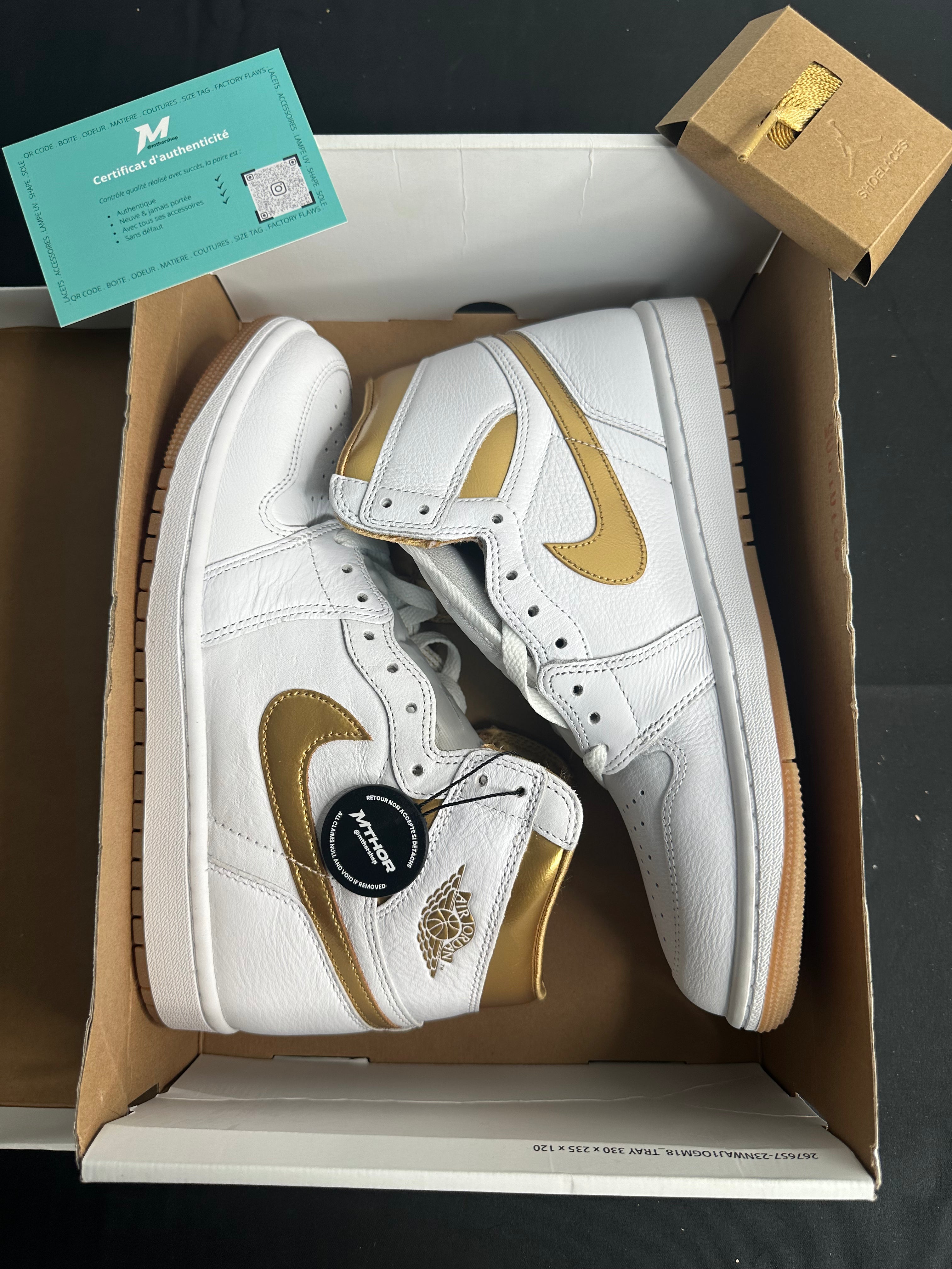 Air Jordan 1 Retro High OG Metallic Gold Look