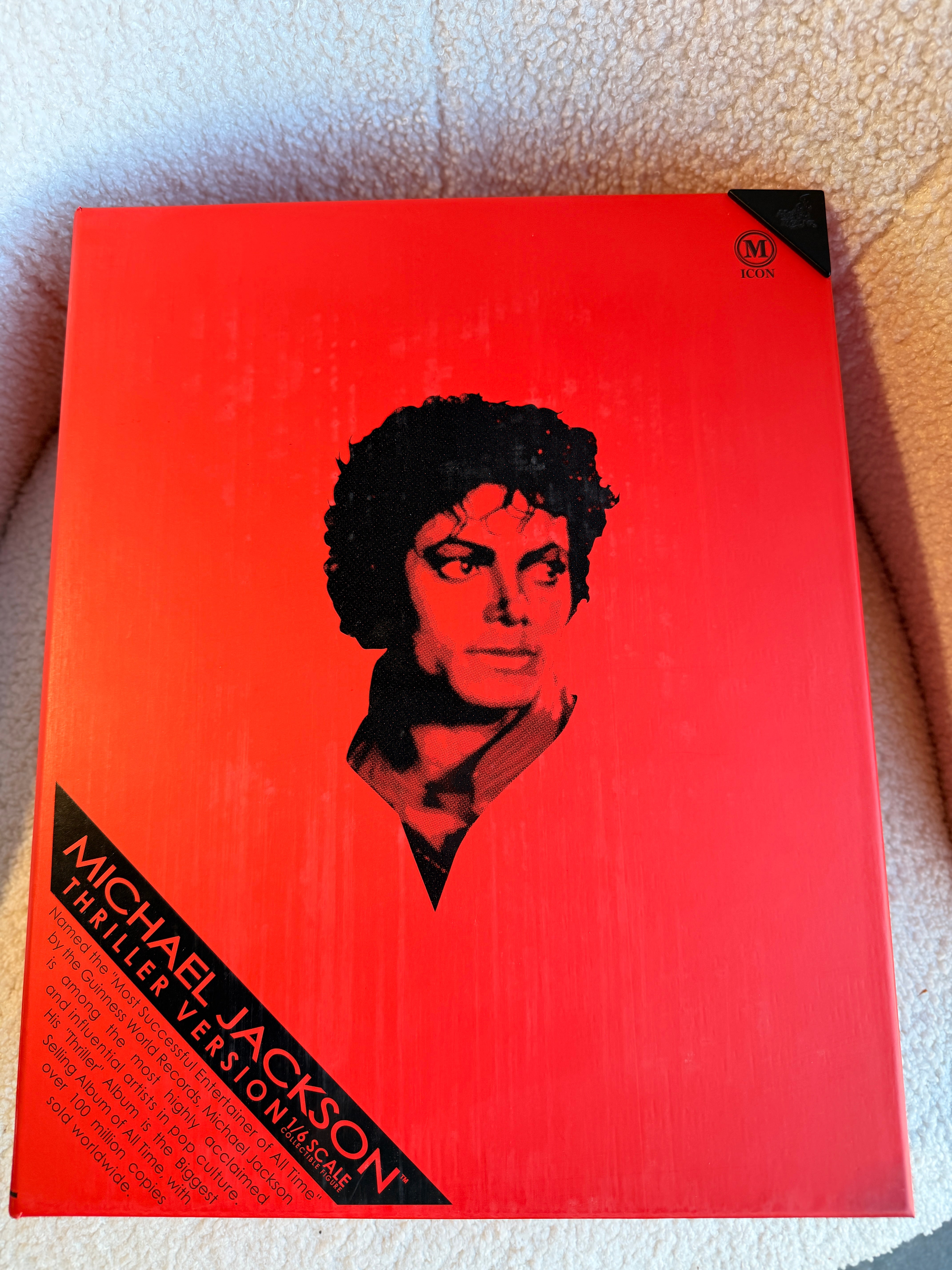 Hot_Toys_Michael_Jackson_Michael_Jackson_Thriller_Version_Collectible_Figure_Authentic front 3