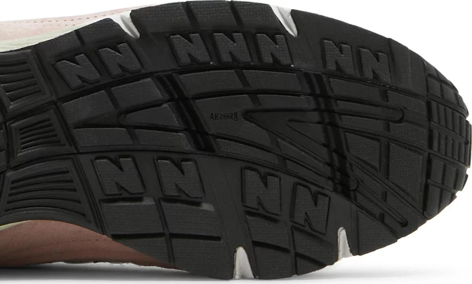 Close-up sole New Balance 991 MiUK Pink (W)