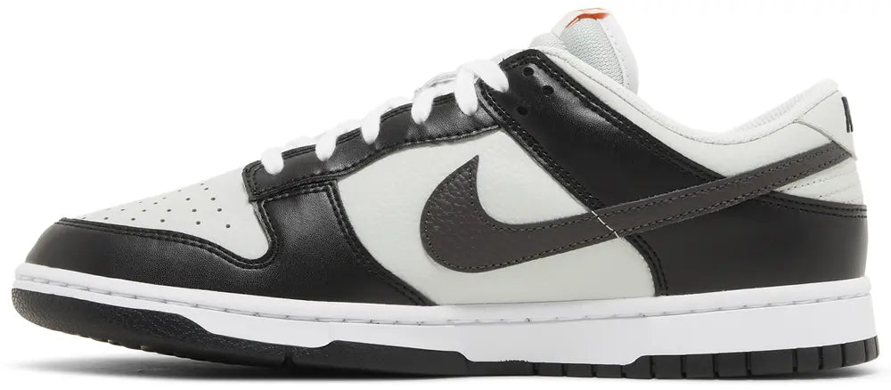 Nike Dunk low mini Swoosh coloris noir/orange
