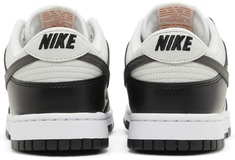 Nike Dunk low mini Swoosh coloris noir/orange Back