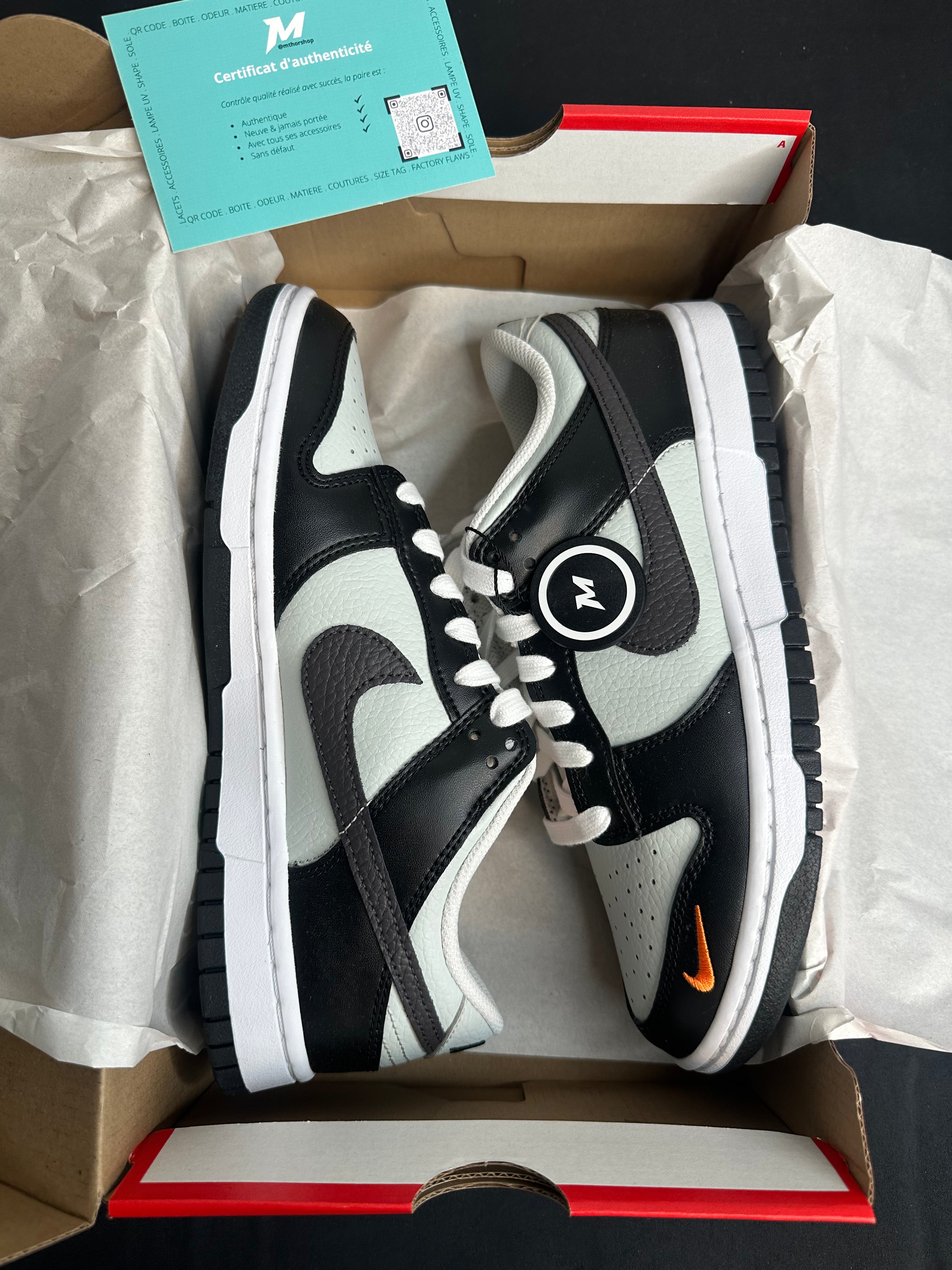Nike Dunk low mini Swoosh coloris noir/orange Look