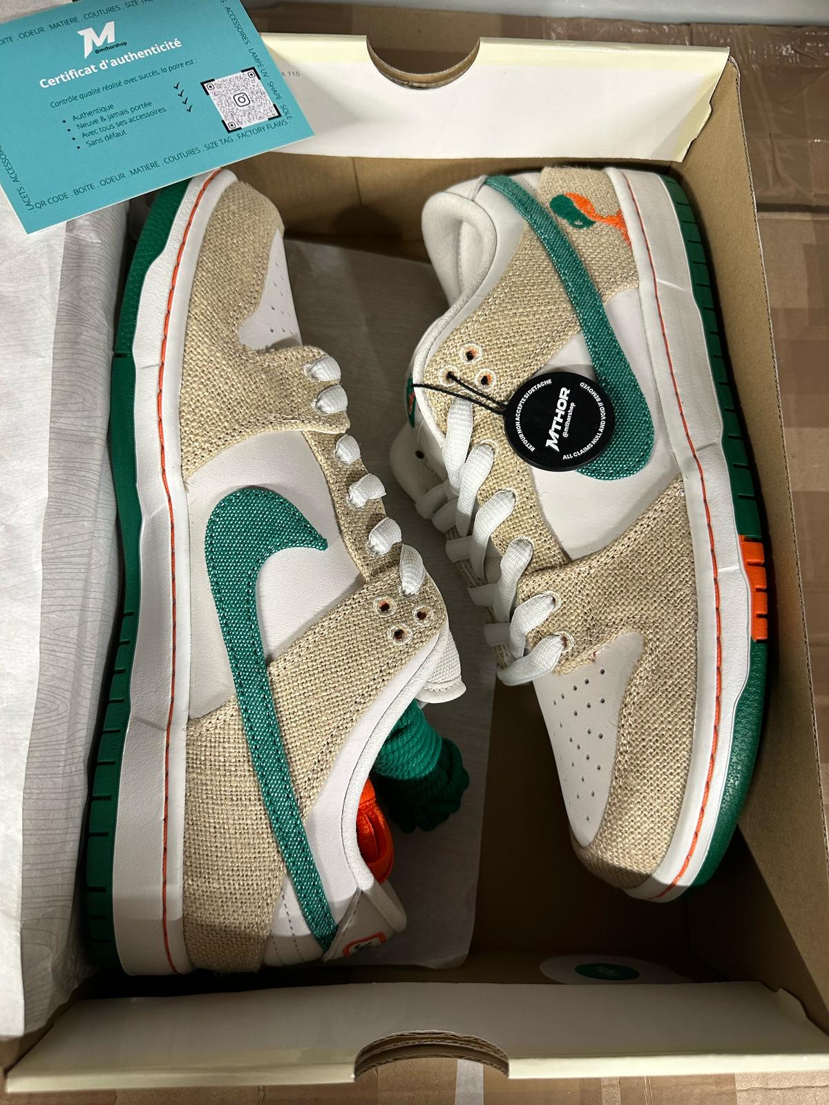 Nike SB Dunk Low Jarritos wave box and accessories