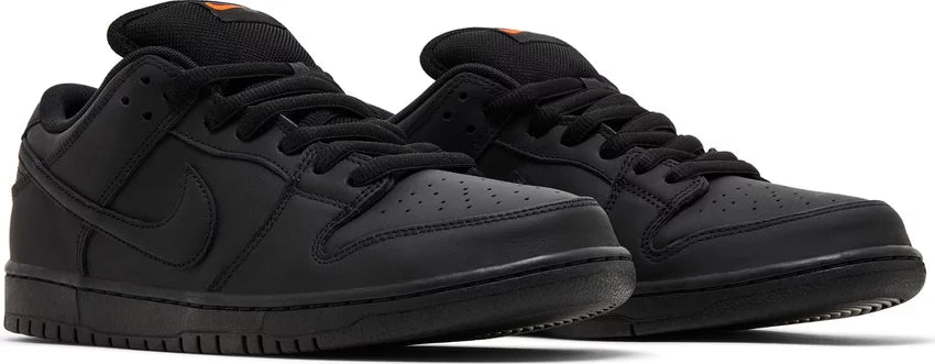 Nike sb triple black sales