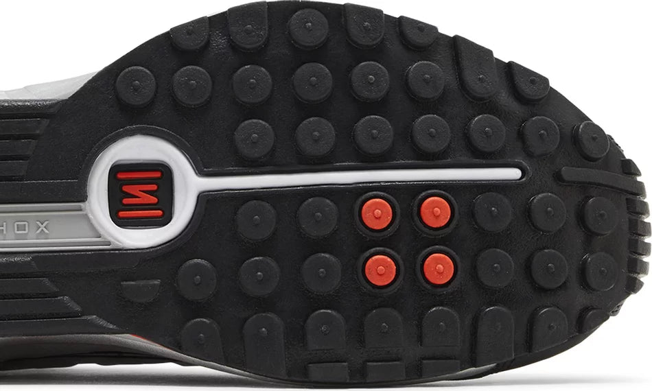 Close-up sole Nike Shox R4 Black Metallic Silver (2018/2024)